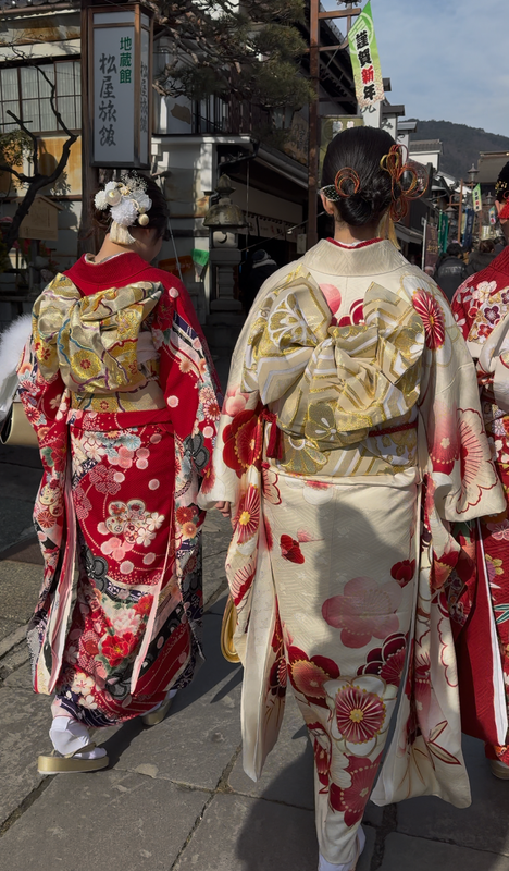 Women in traditional kimonos
